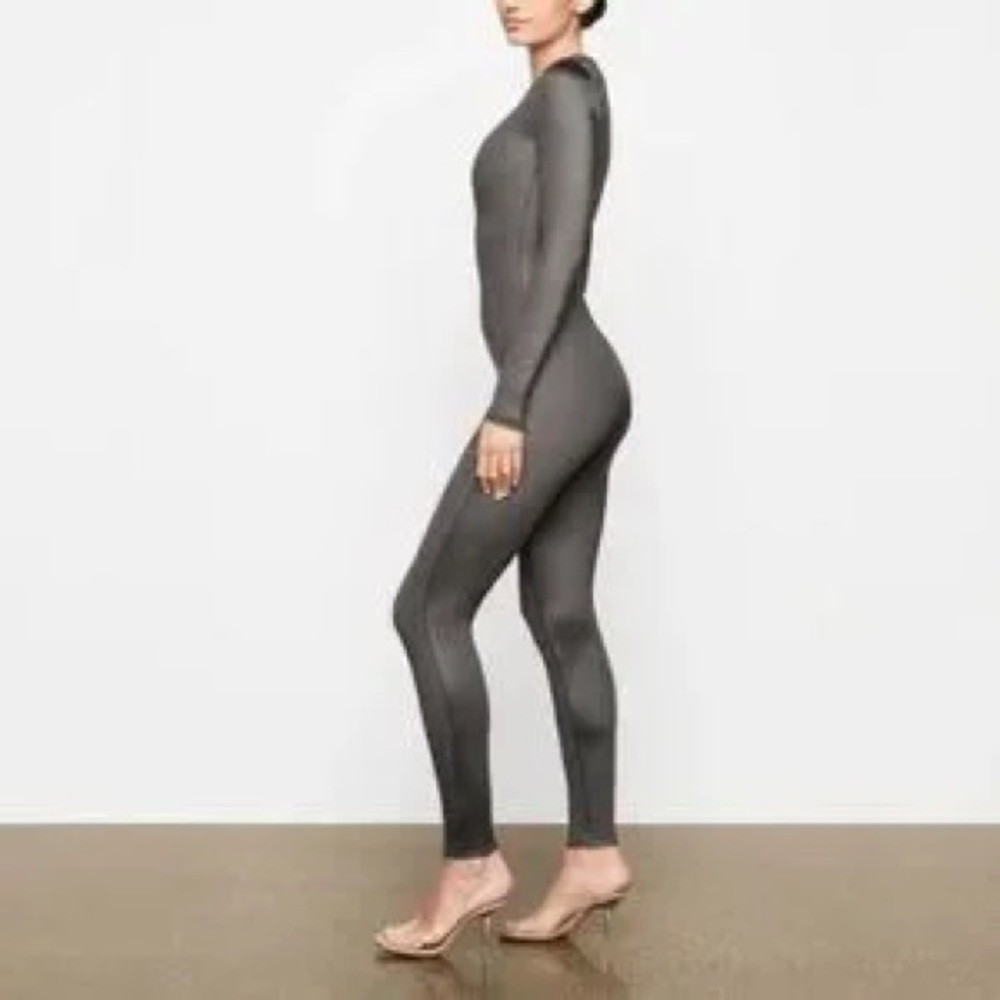 SKIMS ALL-IN-ONE SHINE CREW NECK LONG SLEEVE ONESIE IN GUNMETAL - Picture 2 of 9
